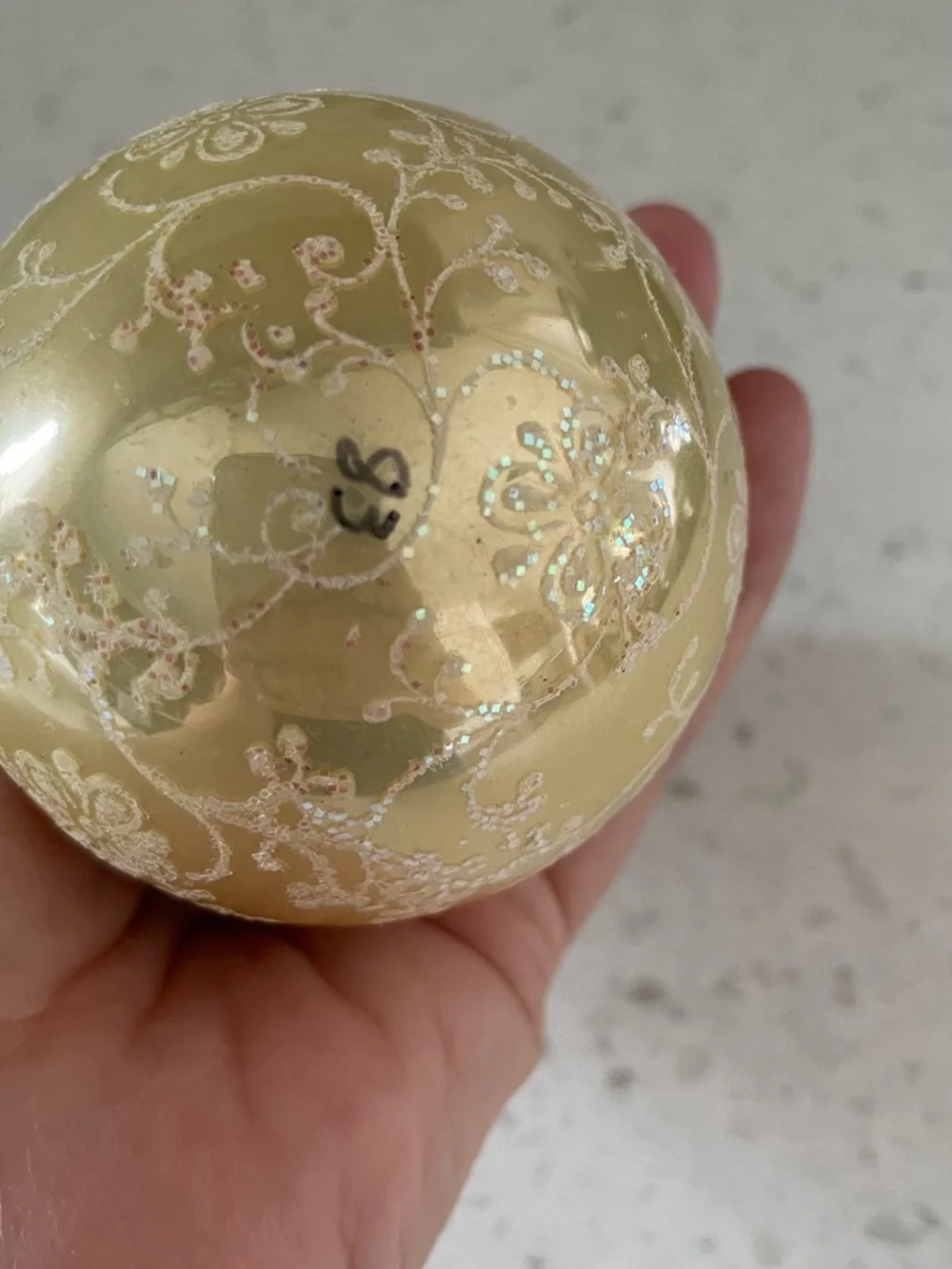 Vintage gold floral